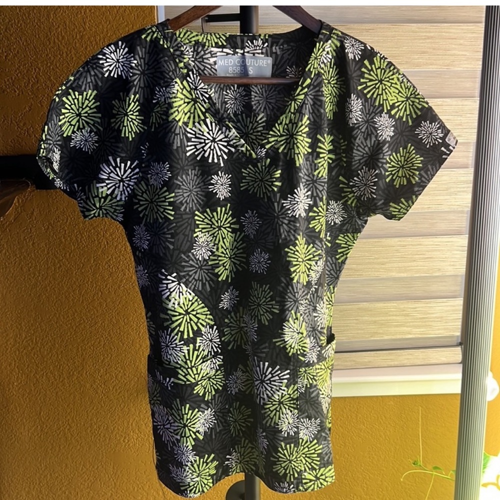 Med Couture Scrub Top Size Small